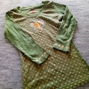 Green ribbed heart long sleeve shirt small